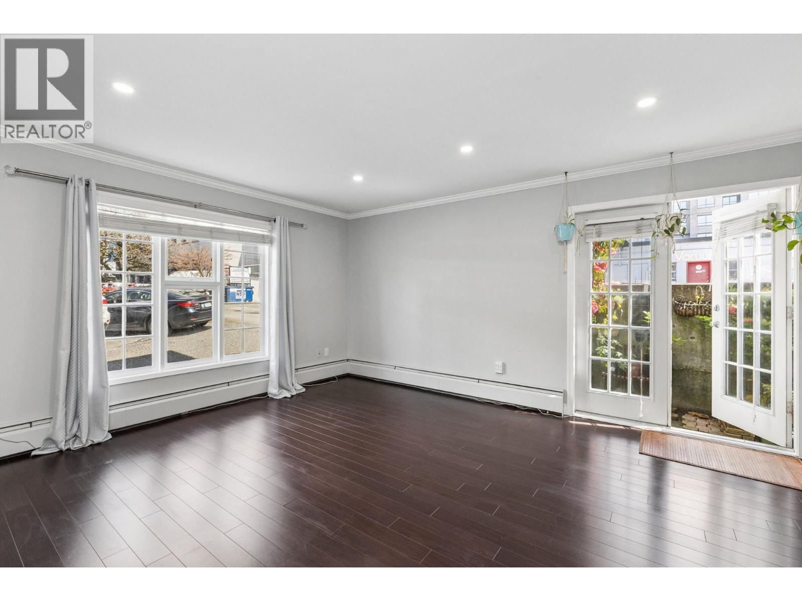 102 120 W 17th Street, North Vancouver, British Columbia  V7M 1V4 - Photo 3 - R3114494