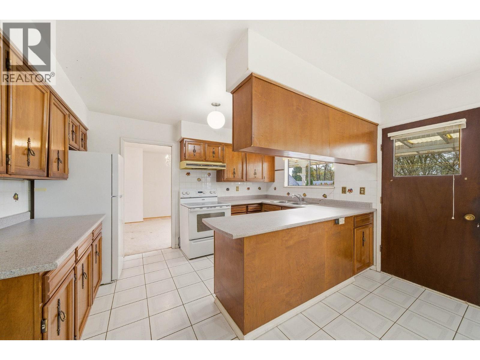 5180 Springdale Court, Burnaby, British Columbia  V5B 4P4 - Photo 13 - R3114488