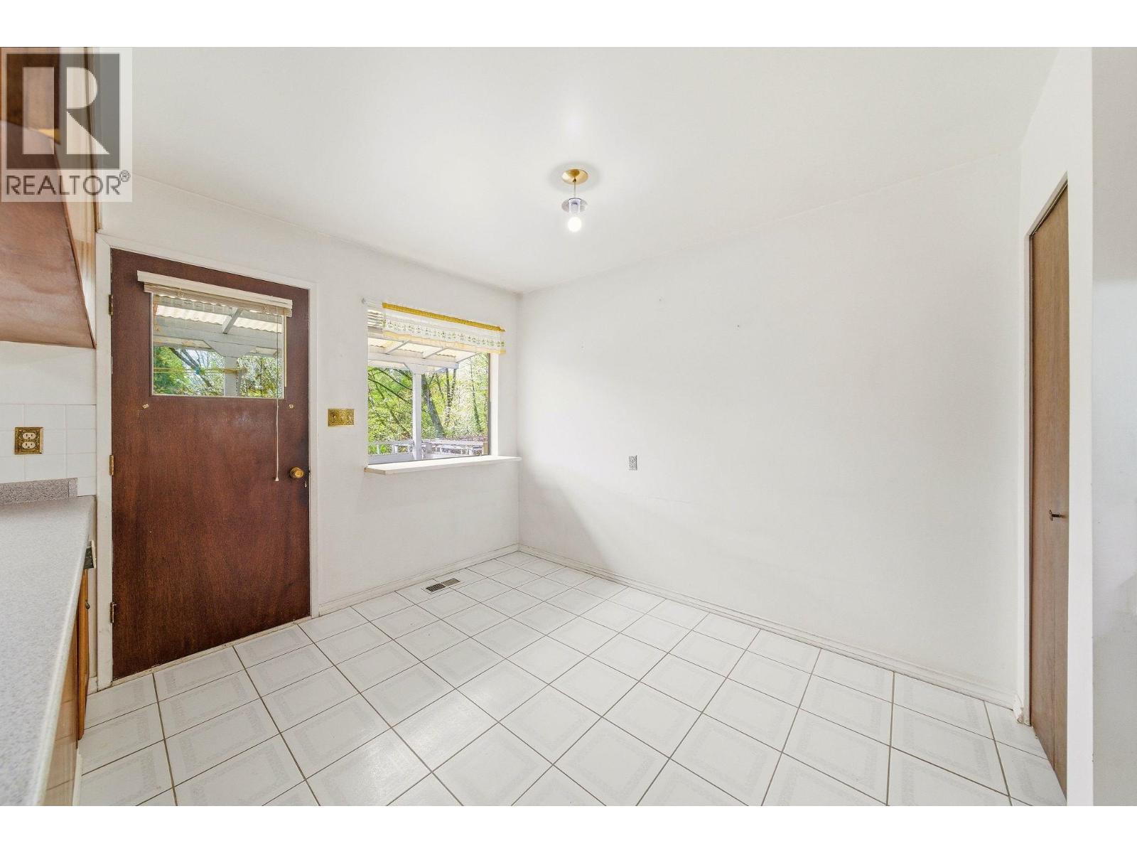 5180 Springdale Court, Burnaby, British Columbia  V5B 4P4 - Photo 16 - R3114488