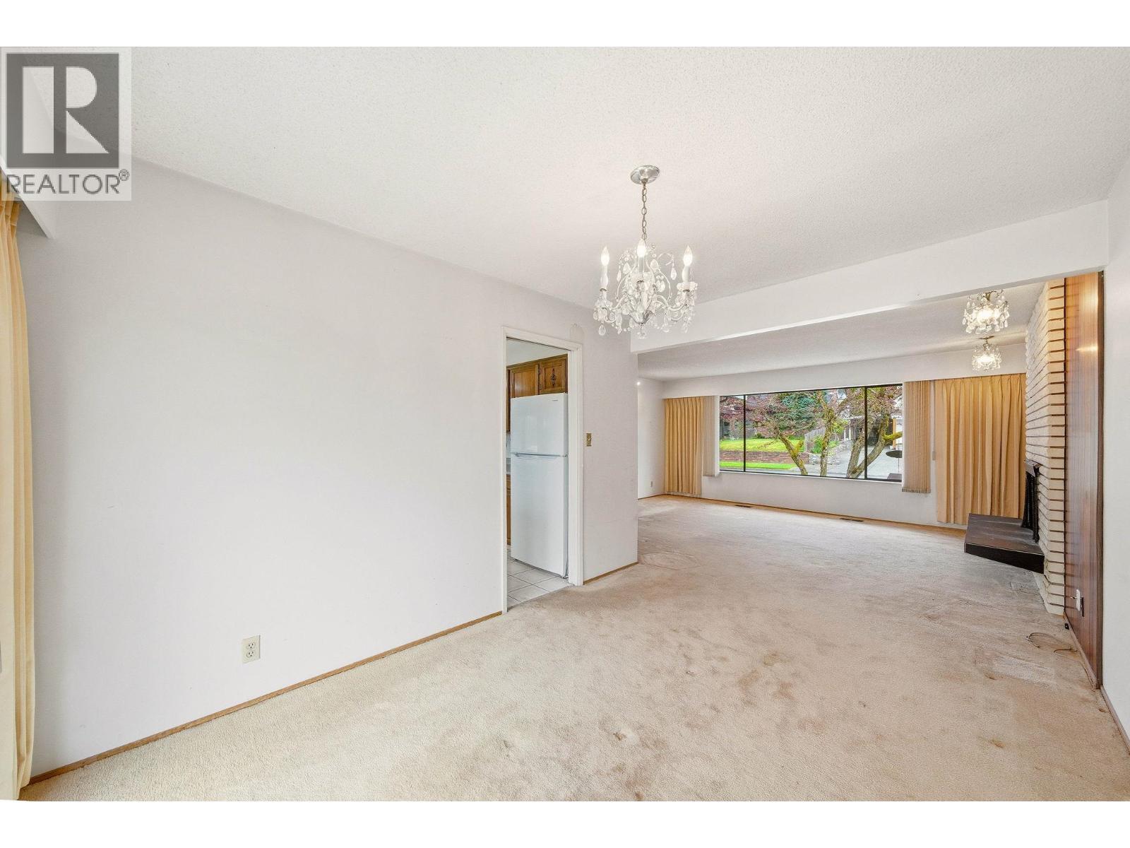 5180 Springdale Court, Burnaby, British Columbia  V5B 4P4 - Photo 9 - R3114488