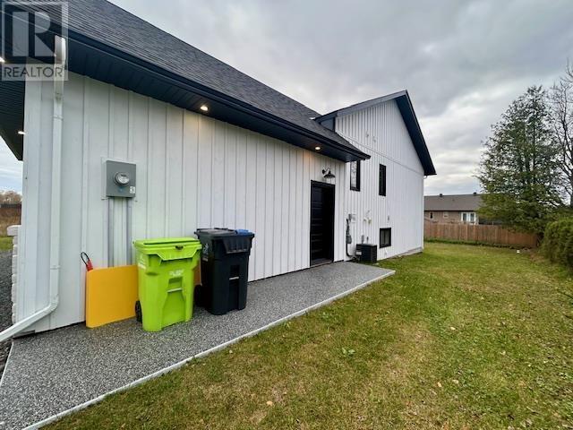 212 Greenfield Dr, Sault Ste. Marie, Ontario  P6A 0B5 - Photo 5 - SM253139