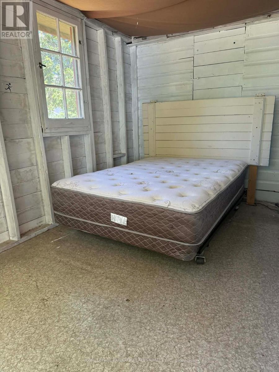 8 Sturgeon Glen Road, Kawartha Lakes, Ontario  K0M 1N0 - Photo 8 - X12870970