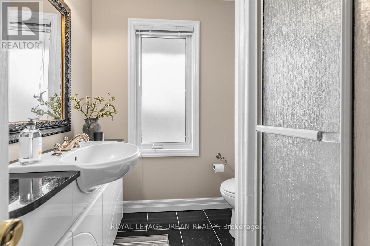 10 Kenewen Court, Toronto, Ontario  M4A 1R8 - Photo 16 - C13029544