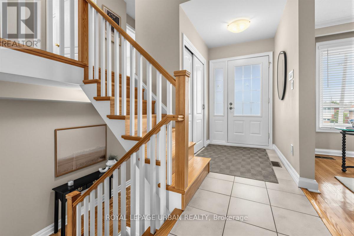 10 Kenewen Court, Toronto, Ontario  M4A 1R8 - Photo 6 - C13029544