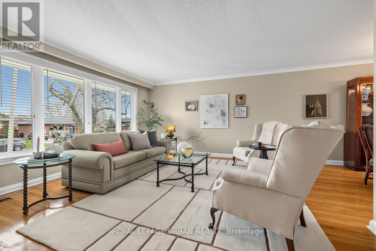 10 Kenewen Court, Toronto, Ontario  M4A 1R8 - Photo 7 - C13029544