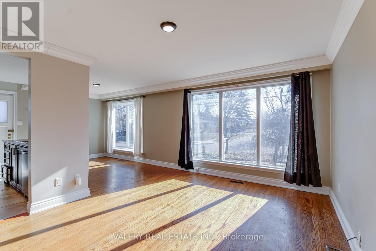 Main - 118 Dorcot Avenue, Toronto, Ontario  M1P 3K8 - Photo 3 - E13029628