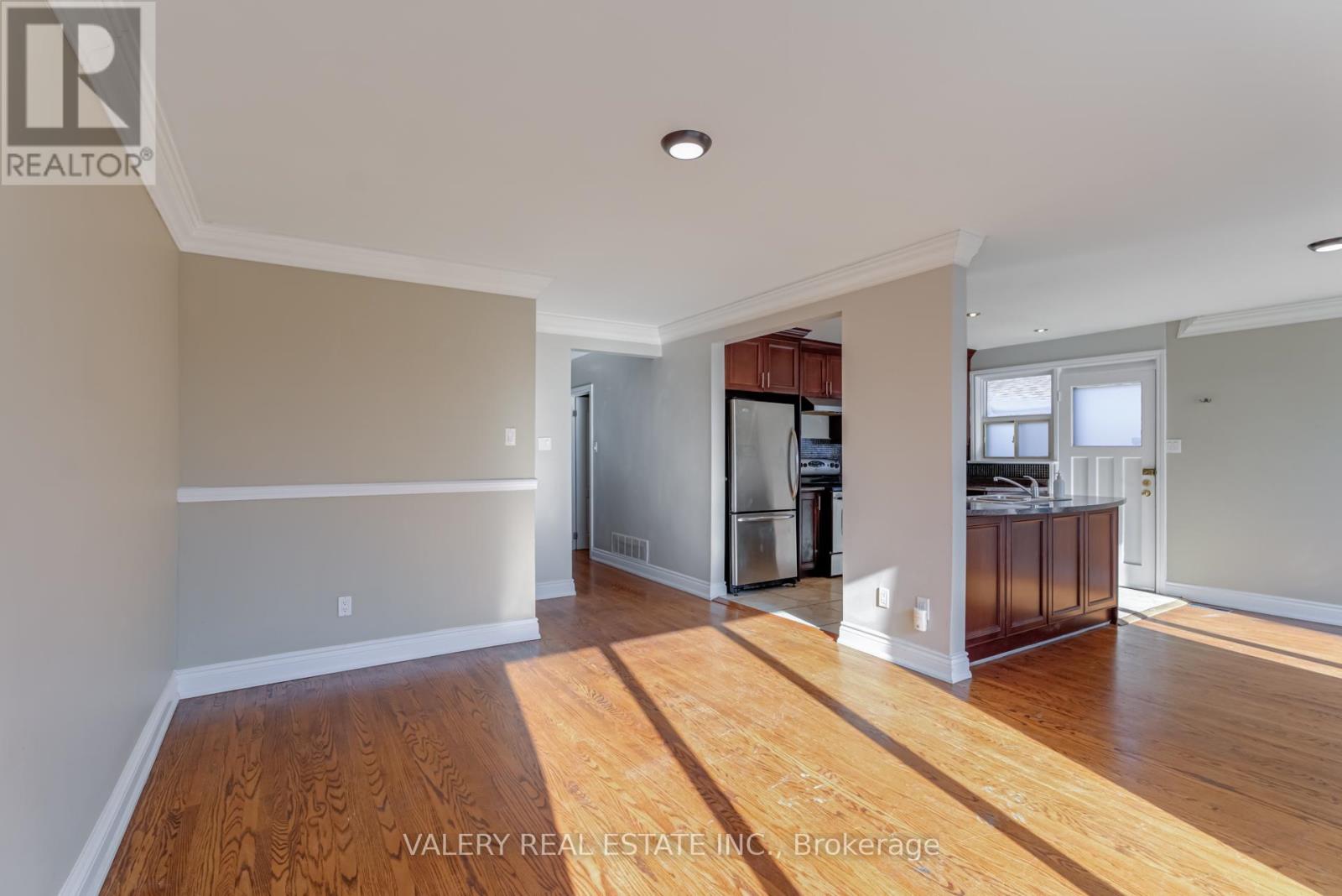 Main - 118 Dorcot Avenue, Toronto, Ontario  M1P 3K8 - Photo 4 - E13029628