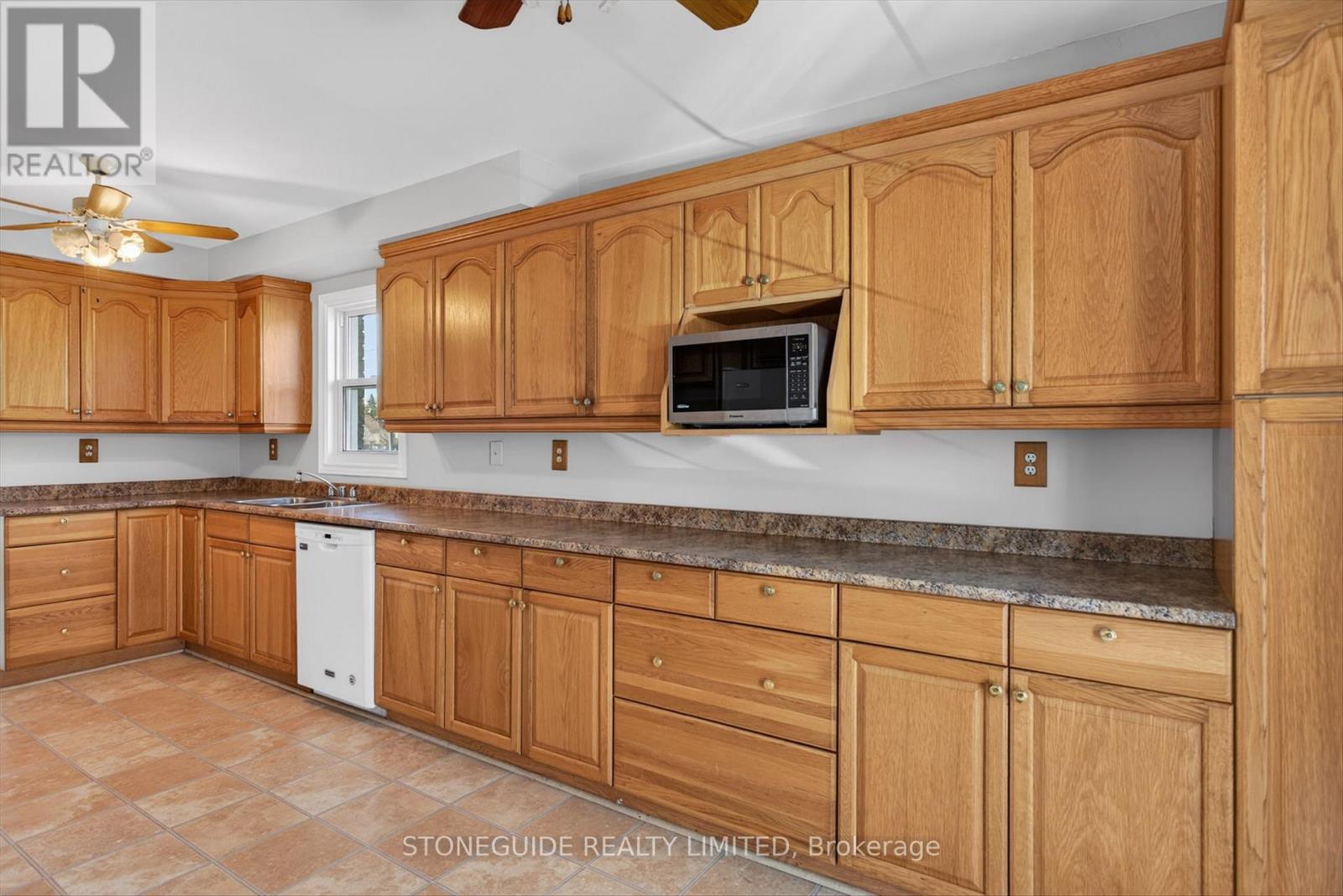 2 Goodwin Avenue, Clarington, Ontario  L1C 4Z4 - Photo 11 - E13029880