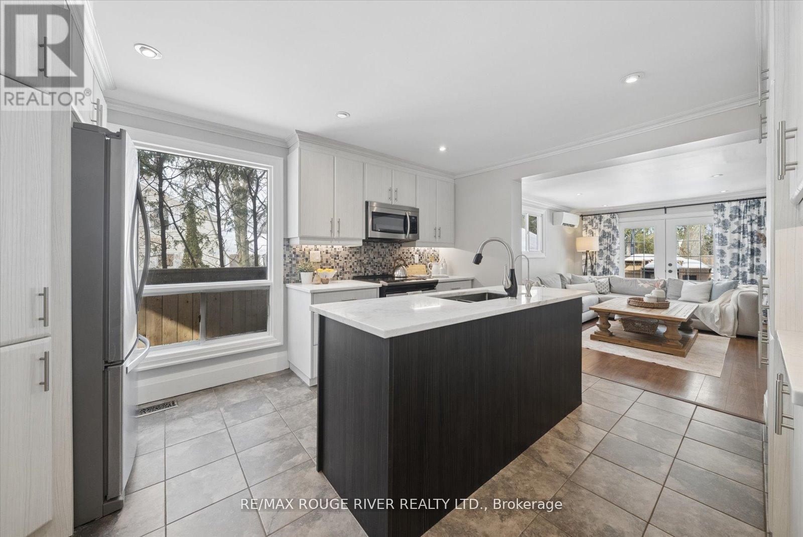 28 Columbus Road E, Oshawa, Ontario  L1H 7K4 - Photo 10 - E13029960