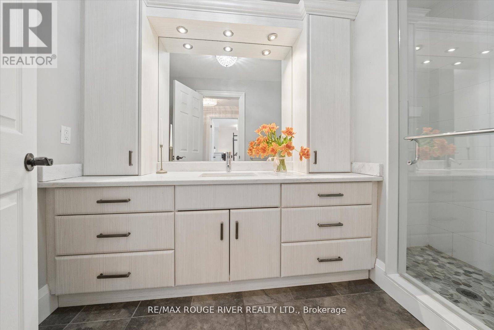 28 Columbus Road E, Oshawa, Ontario  L1H 7K4 - Photo 17 - E13029960