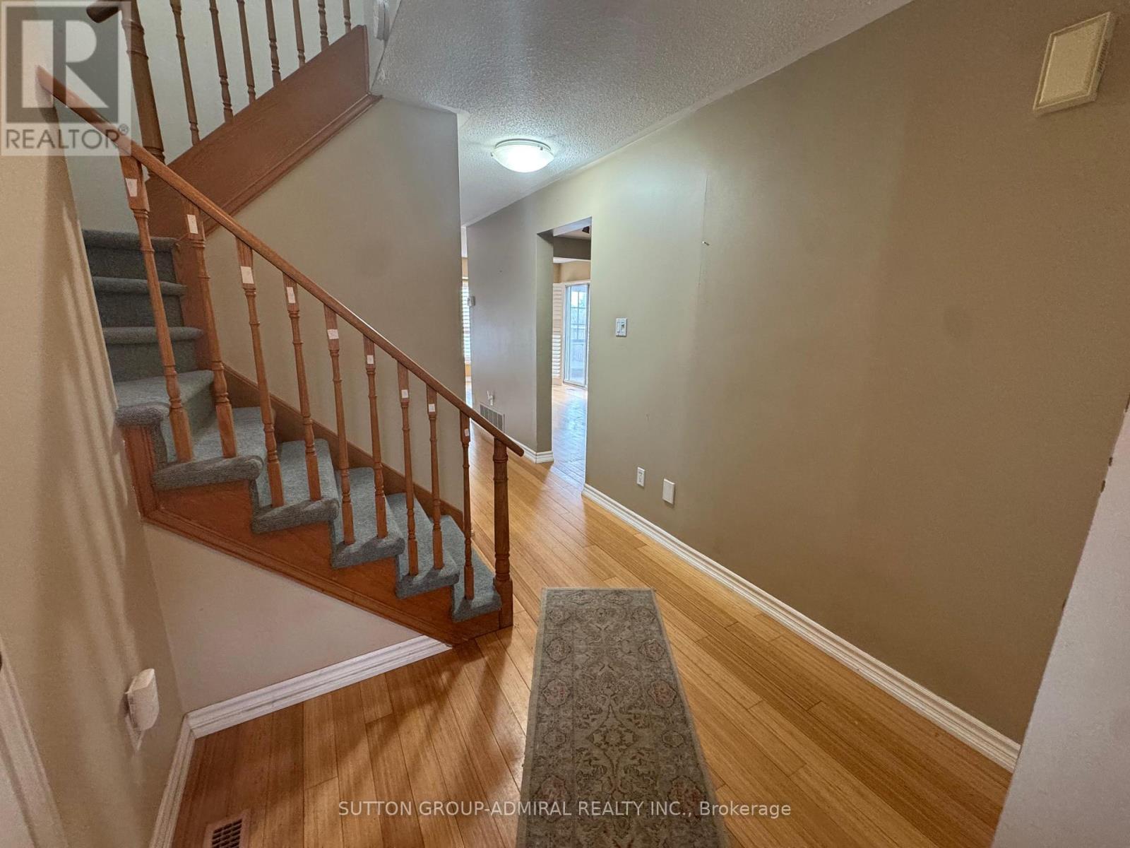 27 Dawson Crescent, Aurora, Ontario  L4G 4T7 - Photo 3 - N13029582