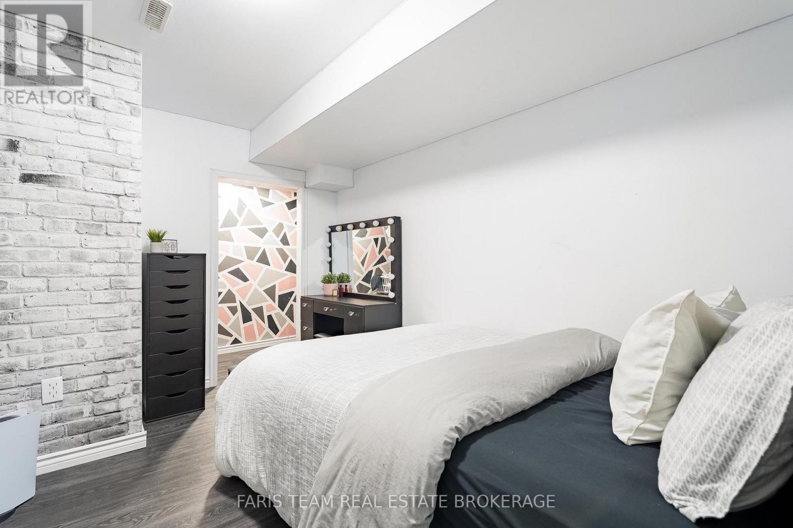 203 Thrushwood Drive, Barrie, Ontario  L4N 0Z1 - Photo 22 - S13029512