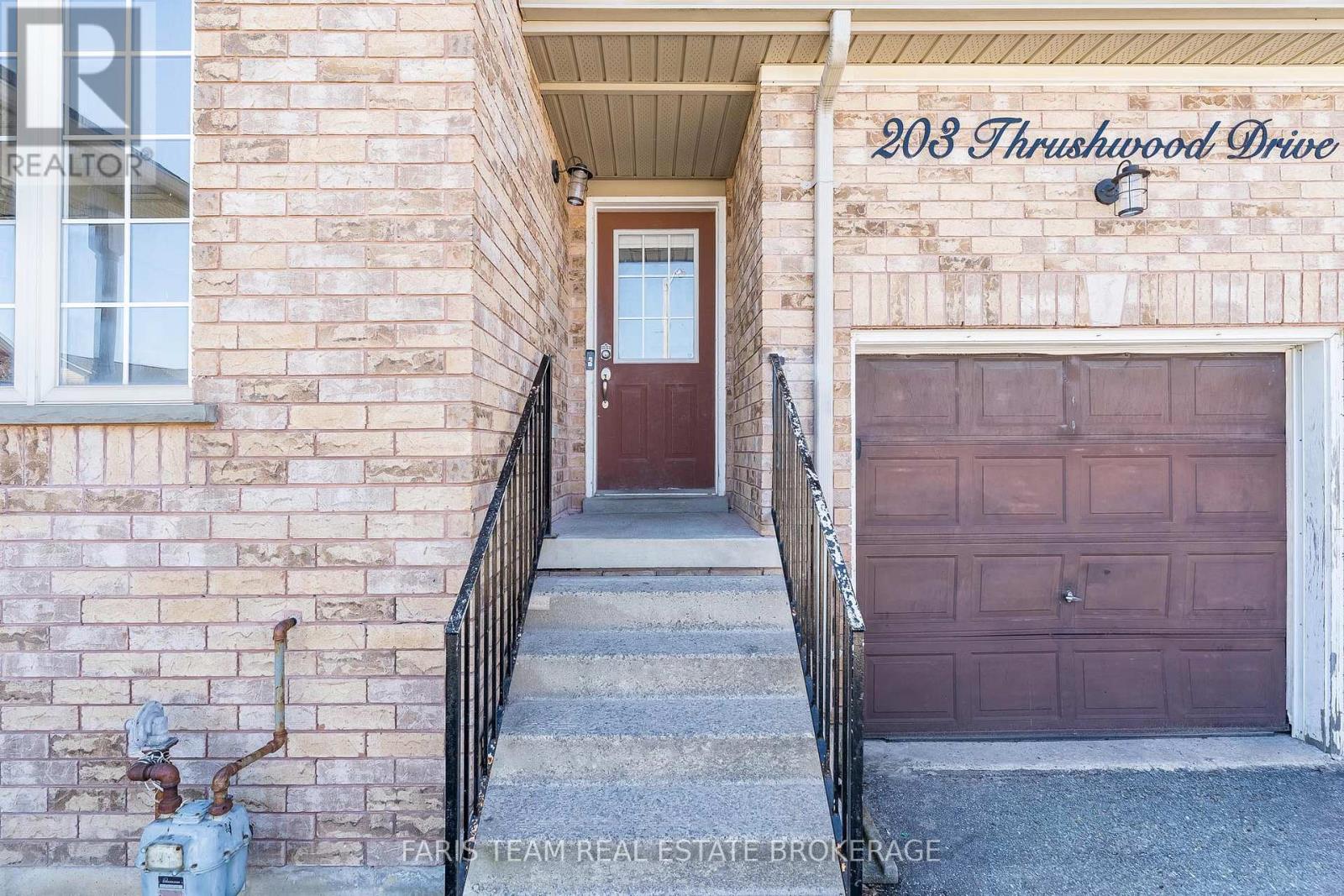 203 Thrushwood Drive, Barrie, Ontario  L4N 0Z1 - Photo 3 - S13029512