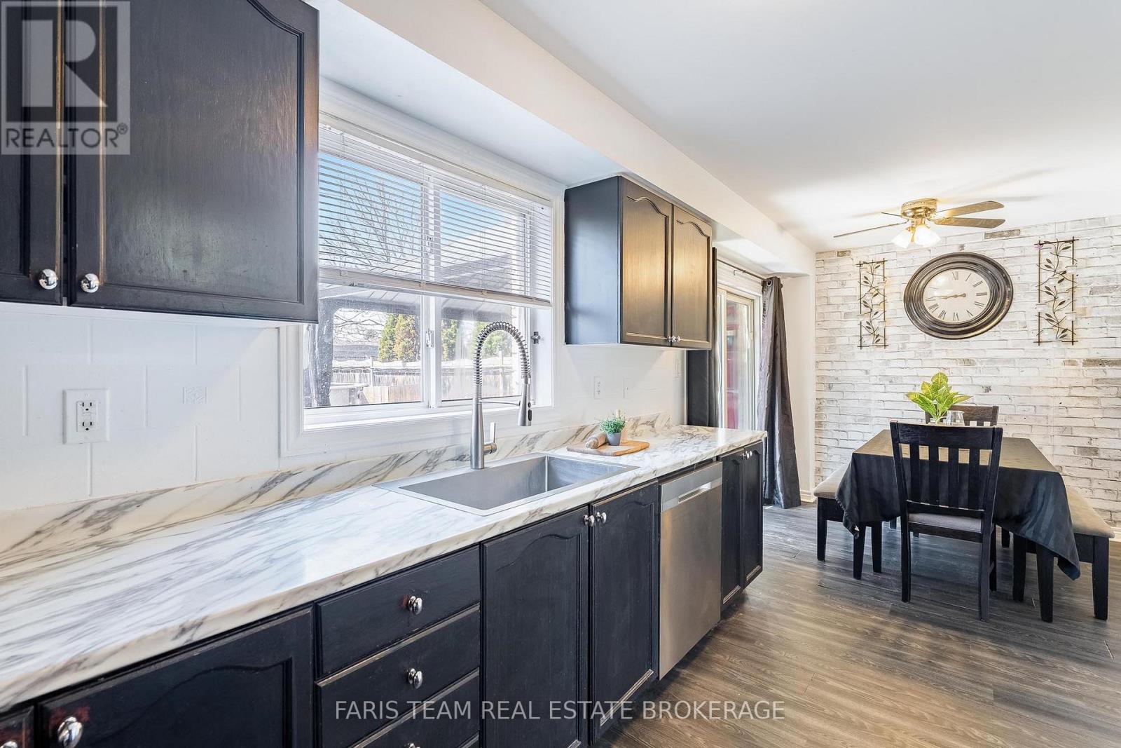 203 Thrushwood Drive, Barrie, Ontario  L4N 0Z1 - Photo 6 - S13029512