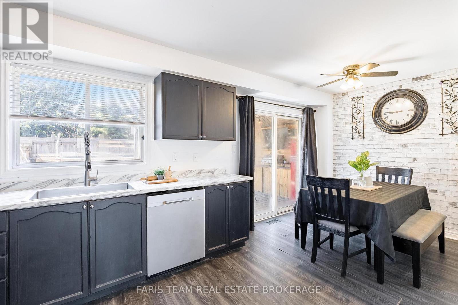 203 Thrushwood Drive, Barrie, Ontario  L4N 0Z1 - Photo 7 - S13029512