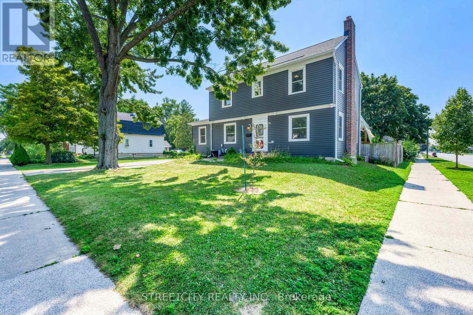 703 Wellington Street, Sarnia, Ontario  N7T 1J3 - Photo 1 - X13029694