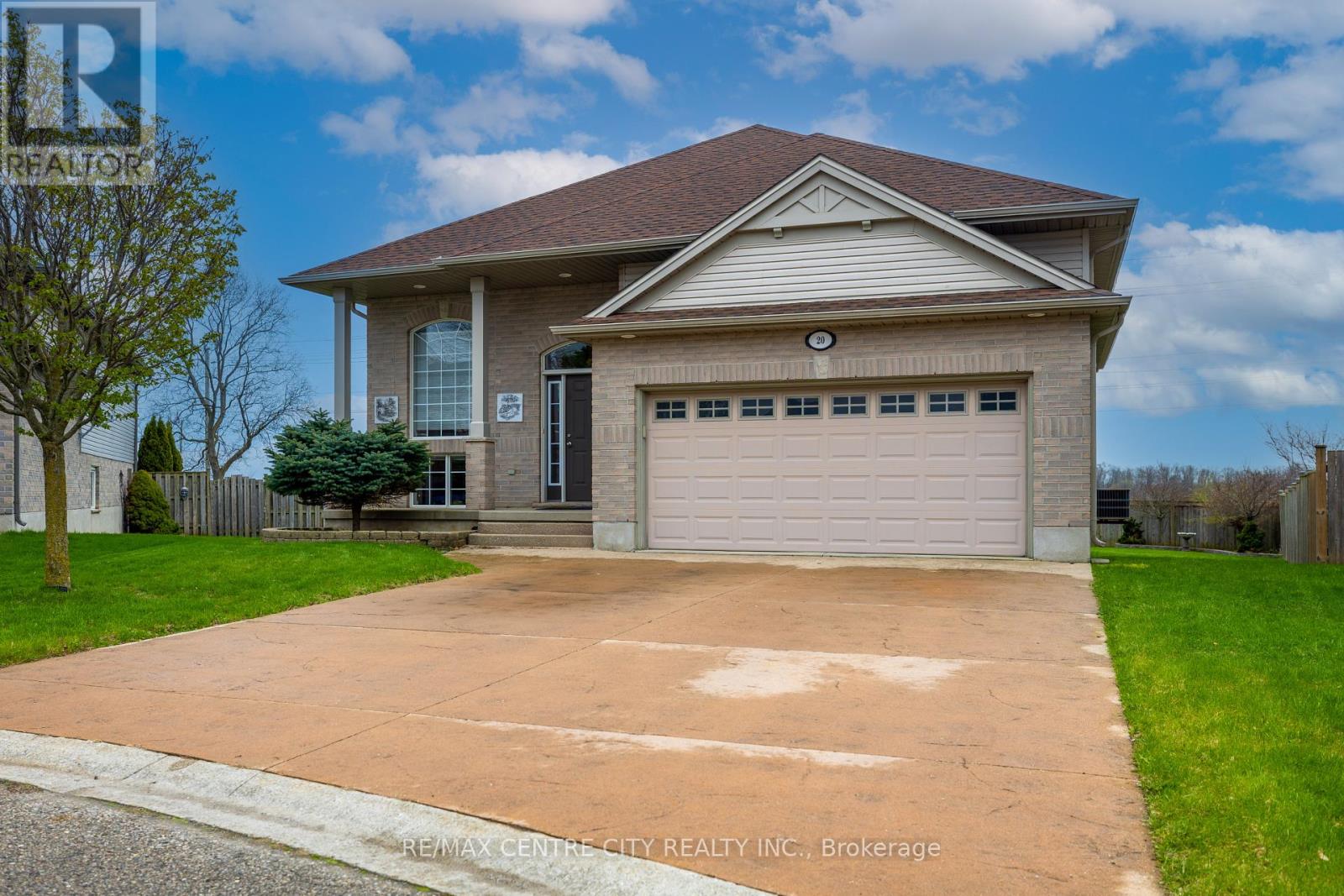 20 Chamberlain Court, St. Thomas, Ontario  N5R 0A4 - Photo 2 - X13029748