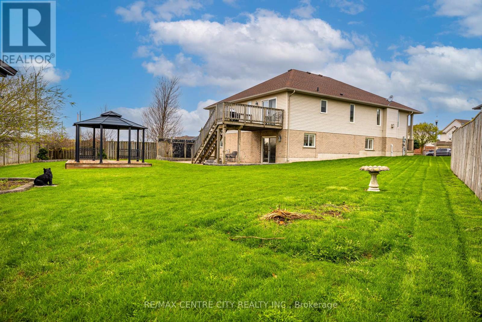 20 Chamberlain Court, St. Thomas, Ontario  N5R 0A4 - Photo 3 - X13029748