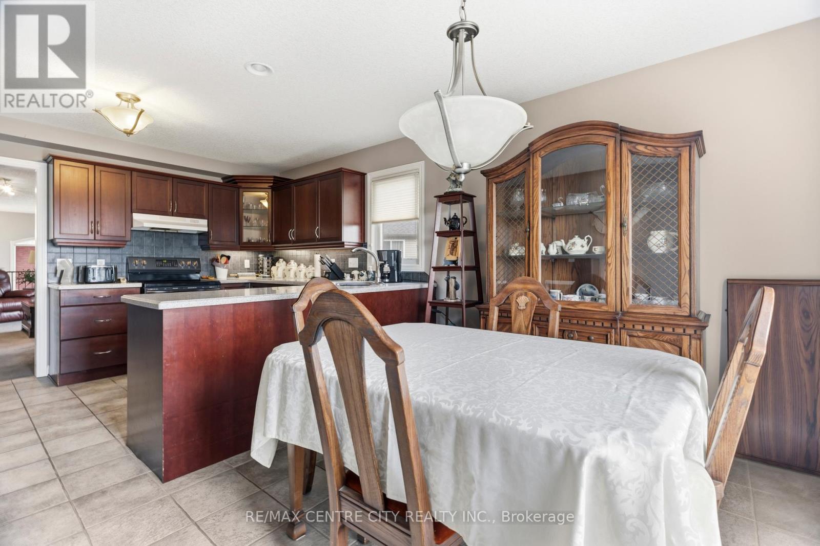 20 Chamberlain Court, St. Thomas, Ontario  N5R 0A4 - Photo 6 - X13029748