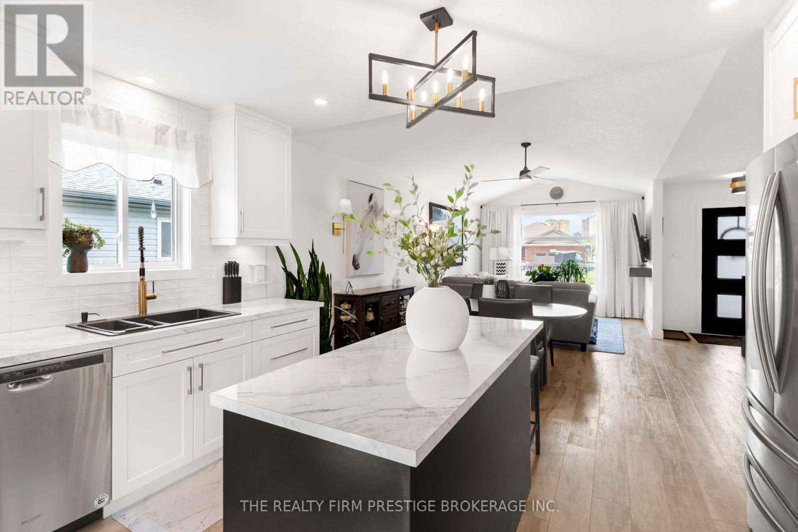 247 South Street S, Southwest Middlesex, Ontario  N0L 1M0 - Photo 11 - X13029886