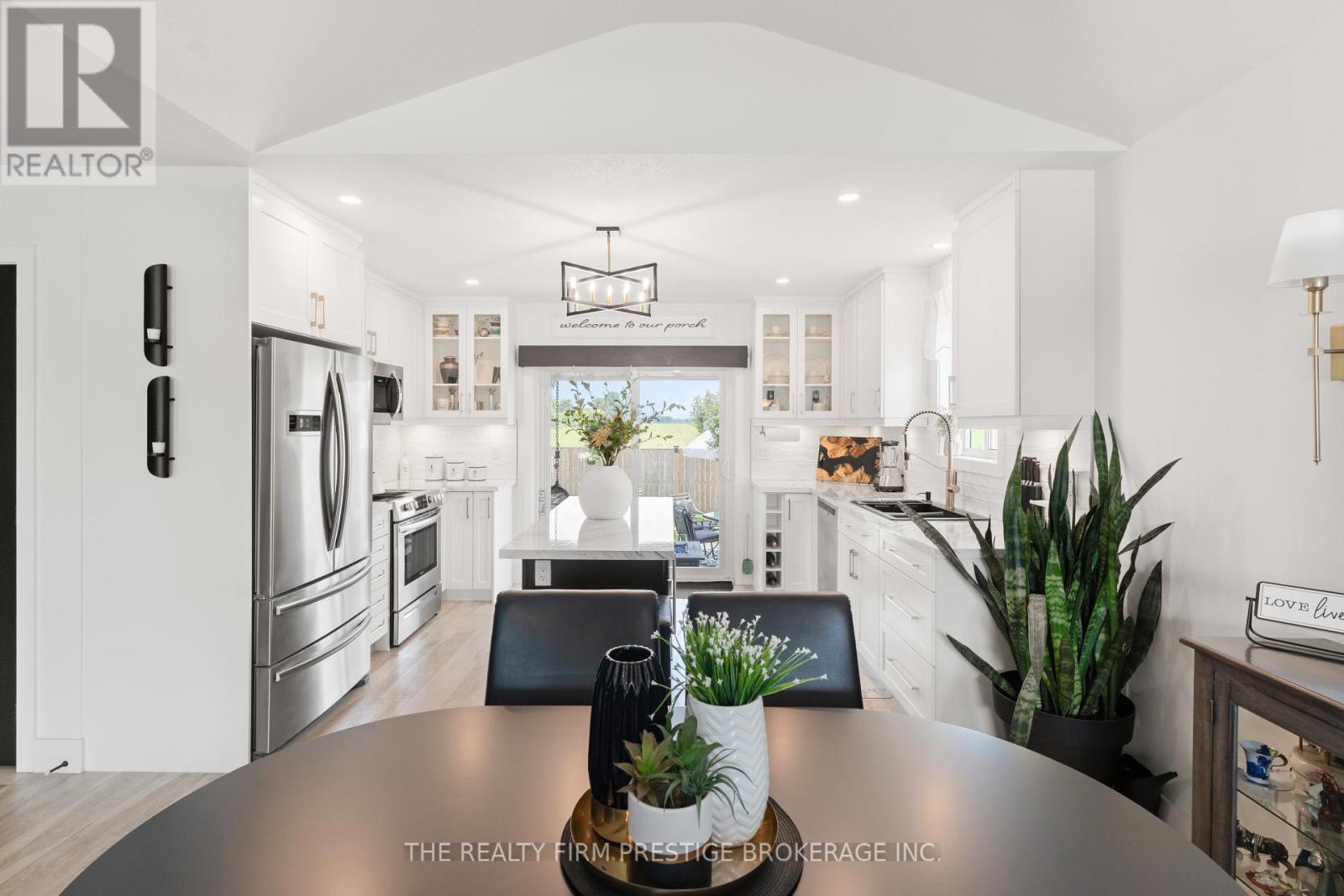 247 South Street S, Southwest Middlesex, Ontario  N0L 1M0 - Photo 8 - X13029886