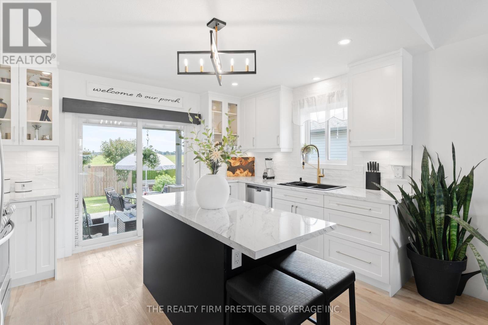 247 South Street S, Southwest Middlesex, Ontario  N0L 1M0 - Photo 9 - X13029886