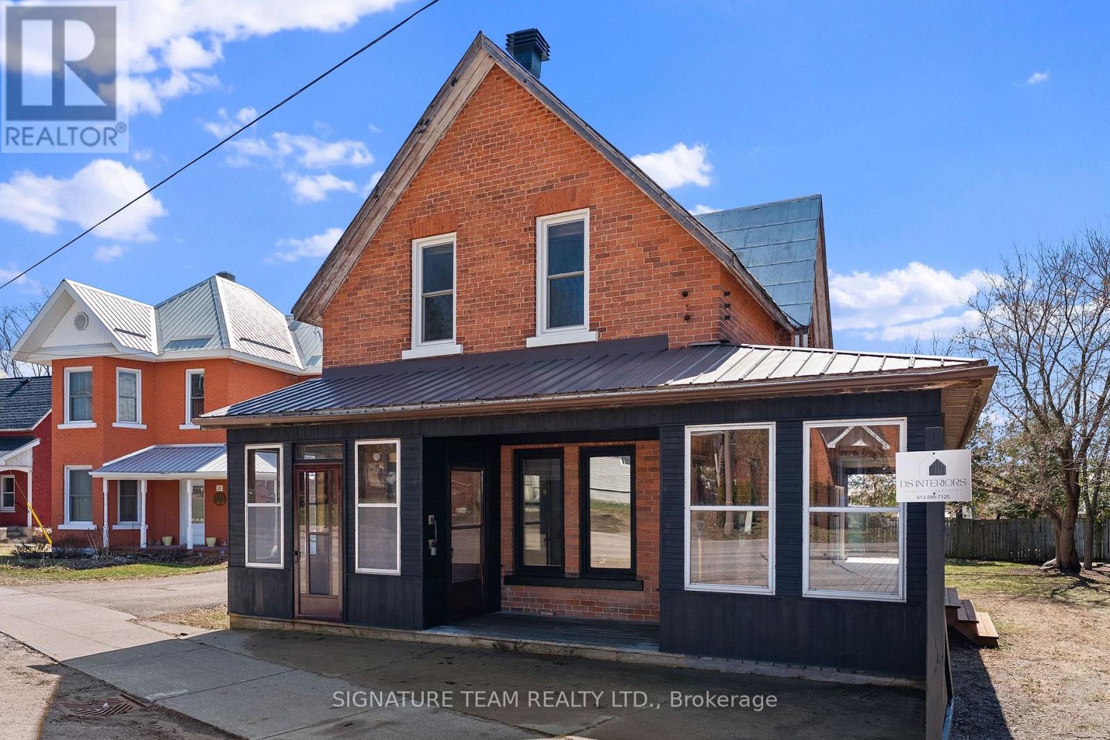 23 MAIN STREET, Whitewater Region, Ontario