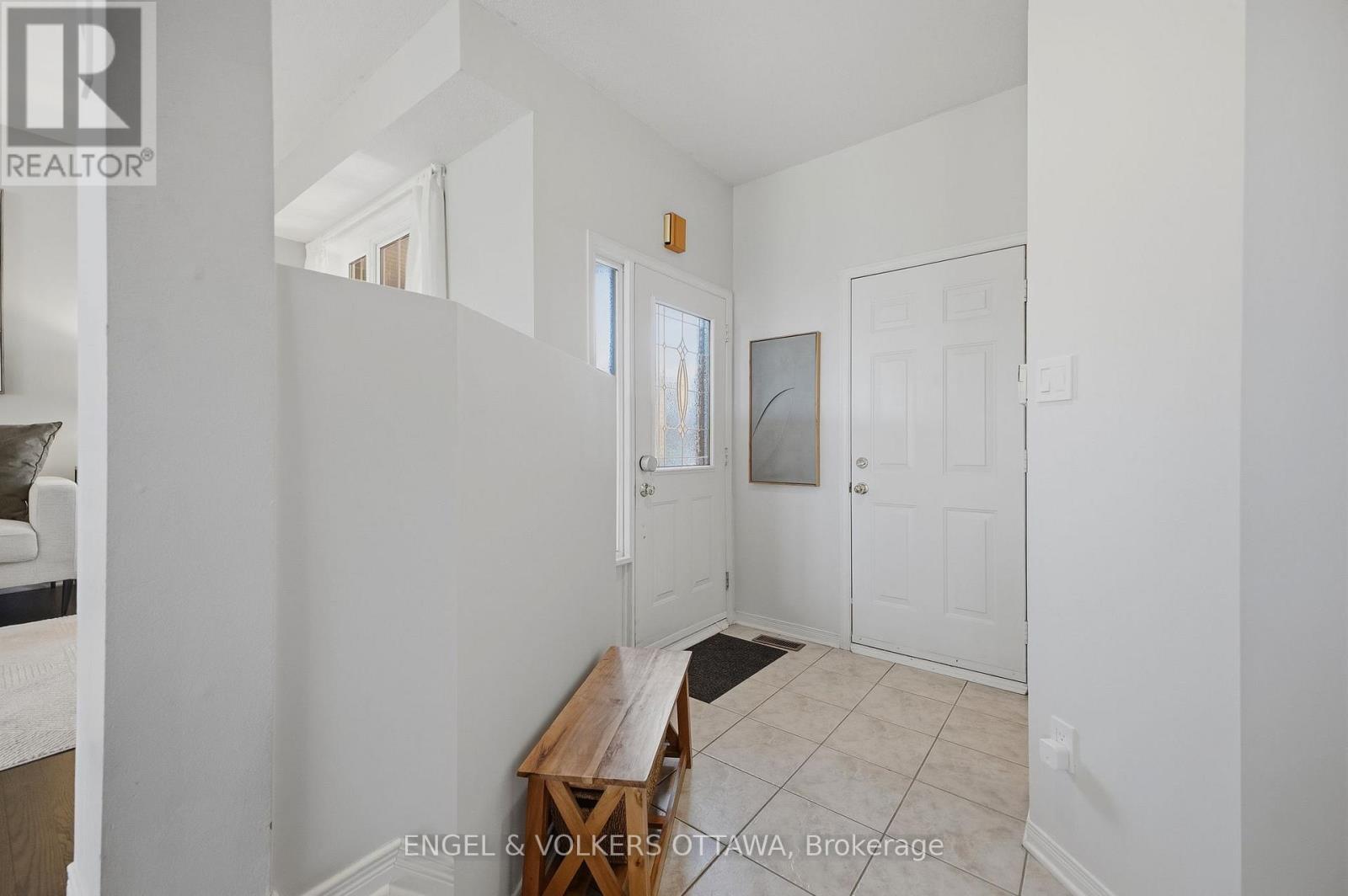 50 Carwood Circle, Ottawa, Ontario  K1K 4V4 - Photo 3 - X13029718