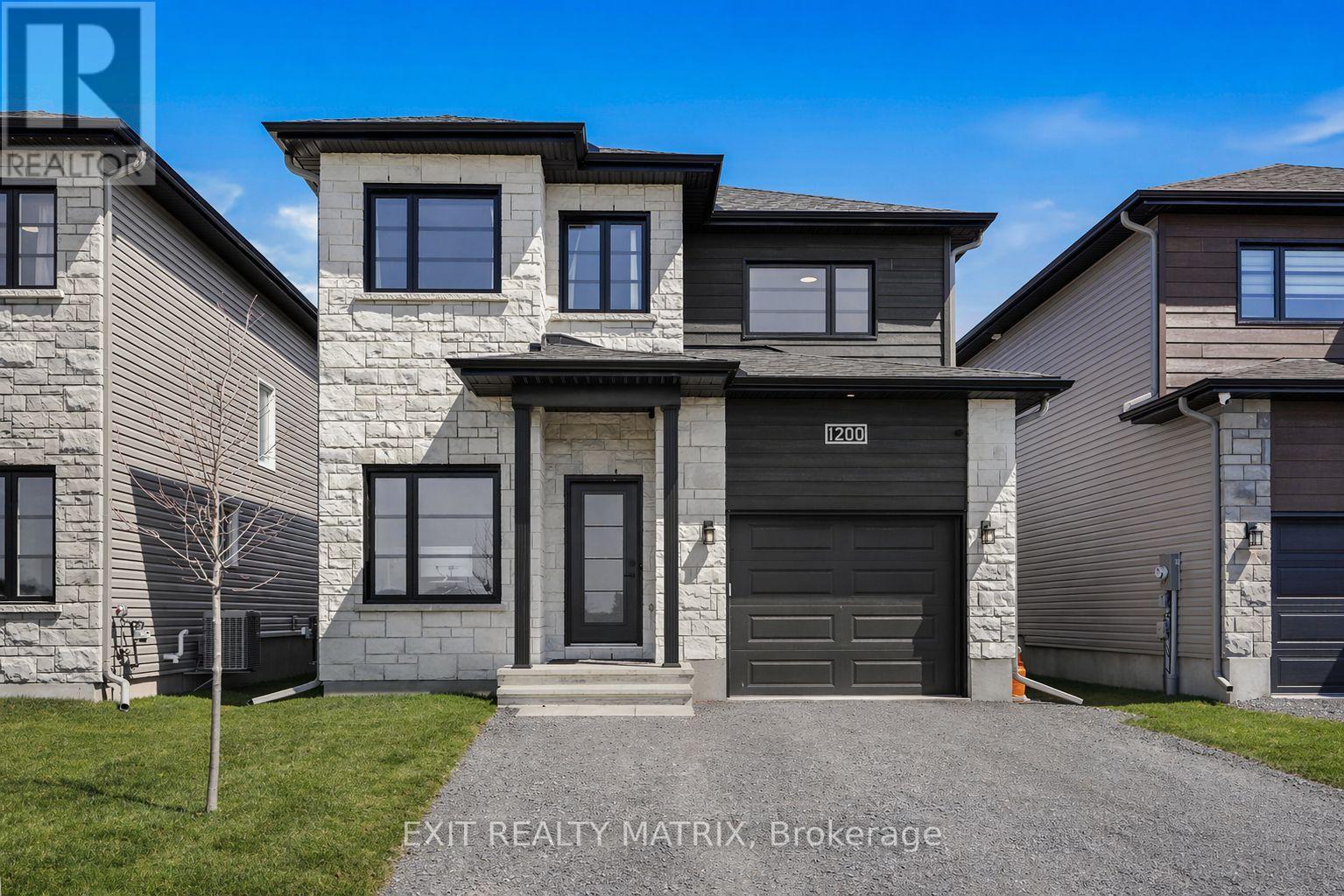 1200 MONTBLANC CRESCENT, Russell, Ontario