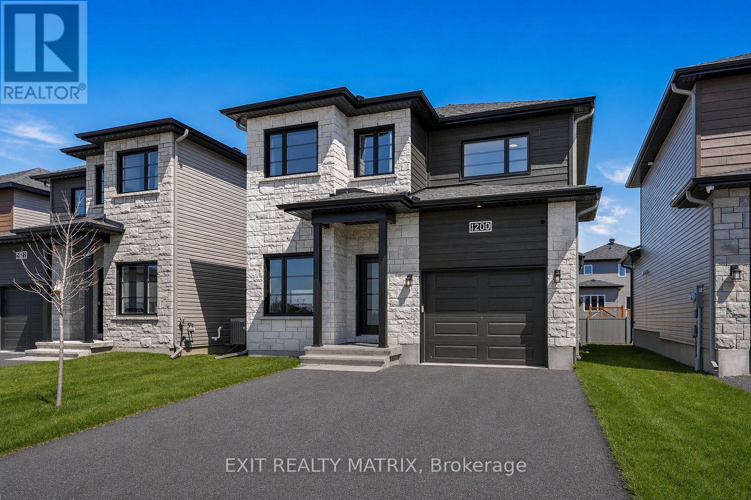 1200 Montblanc Crescent, Russell, Ontario  K0A 1W0 - Photo 2 - X13029974