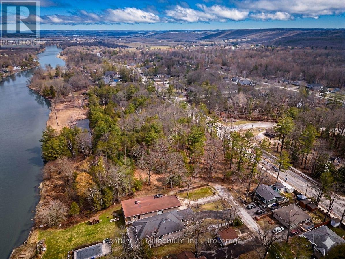 8 Poplar Street, Wasaga Beach, Ontario  L9Z 2X5 - Photo 5 - S13025998