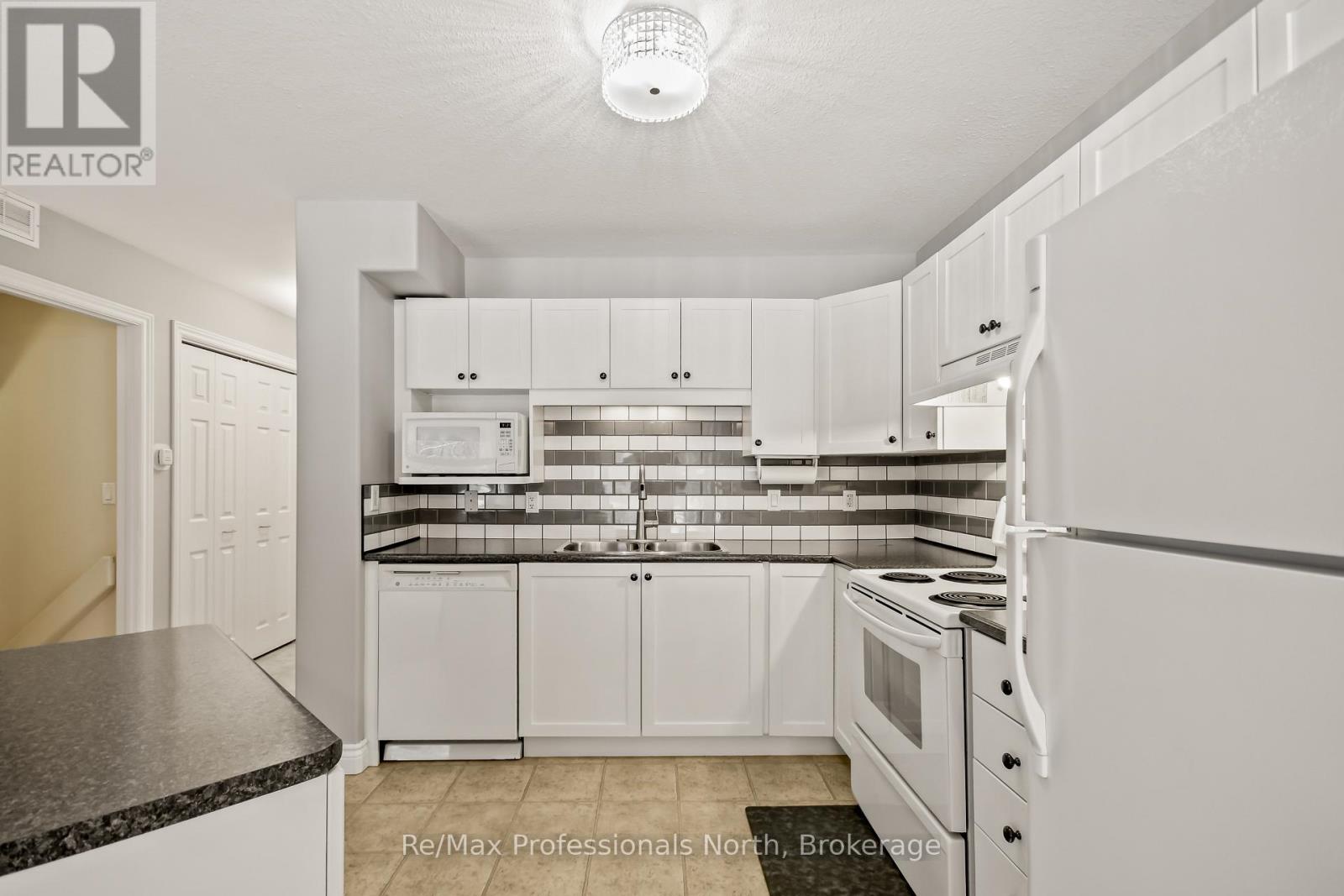 151 Pine Street, Bracebridge, Ontario  P1L 2H8 - Photo 10 - X12695566