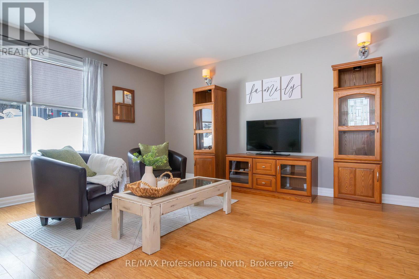 10 Florence Street W, Huntsville, Ontario  P1H 1T2 - Photo 2 - X12836470