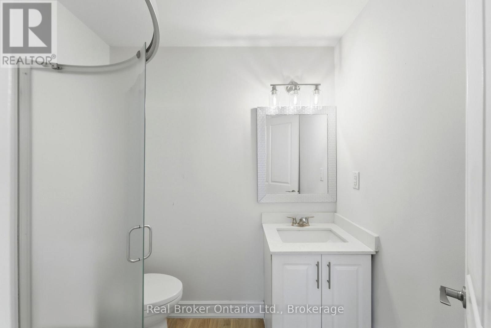 Upper - 167 Rosslyn Avenue N, Hamilton, Ontario  L8L 7P8 - Photo 12 - X13029904