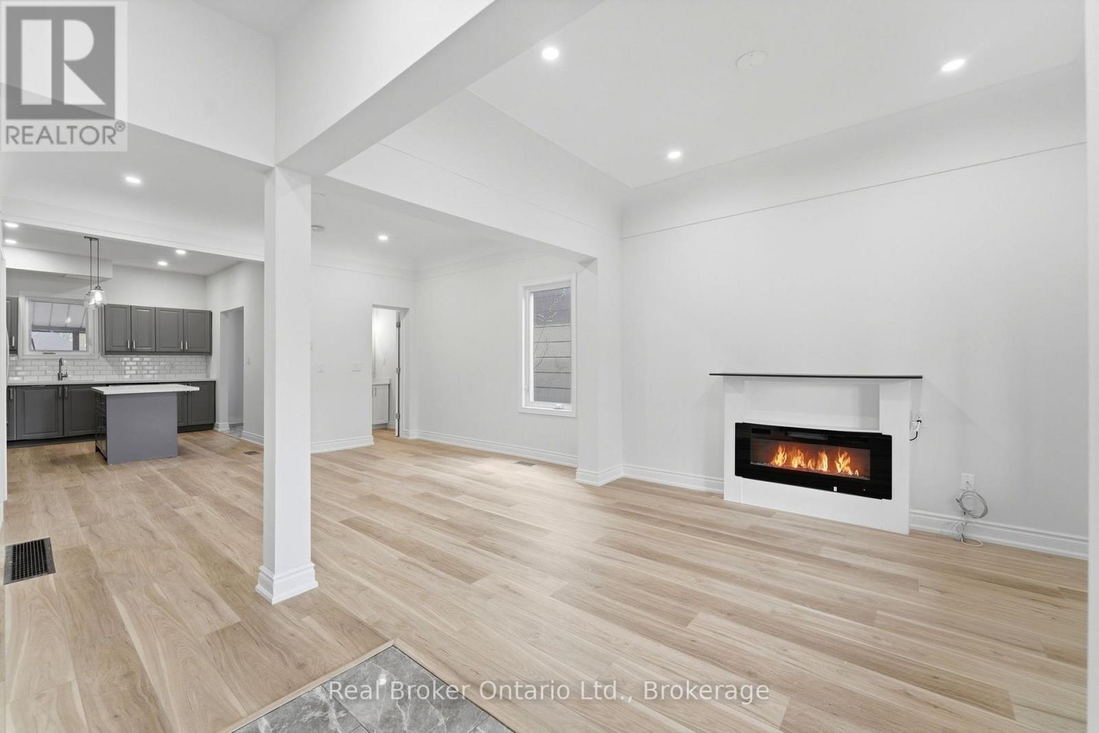 Upper - 167 Rosslyn Avenue N, Hamilton, Ontario  L8L 7P8 - Photo 3 - X13029904