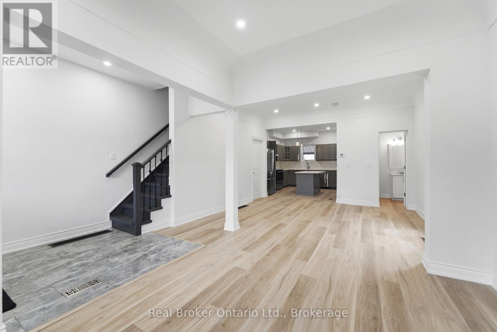 Upper - 167 Rosslyn Avenue N, Hamilton, Ontario  L8L 7P8 - Photo 4 - X13029904