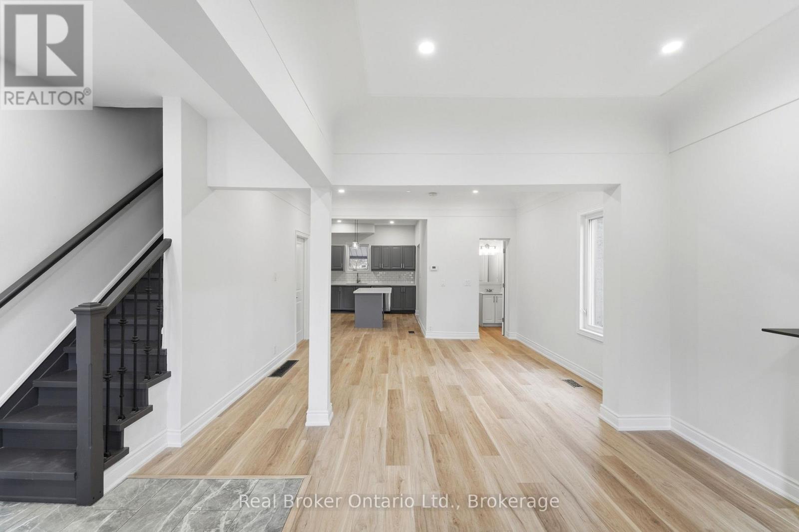 Upper - 167 Rosslyn Avenue N, Hamilton, Ontario  L8L 7P8 - Photo 5 - X13029904