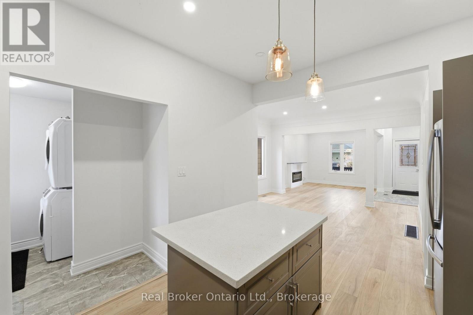 Upper - 167 Rosslyn Avenue N, Hamilton, Ontario  L8L 7P8 - Photo 9 - X13029904