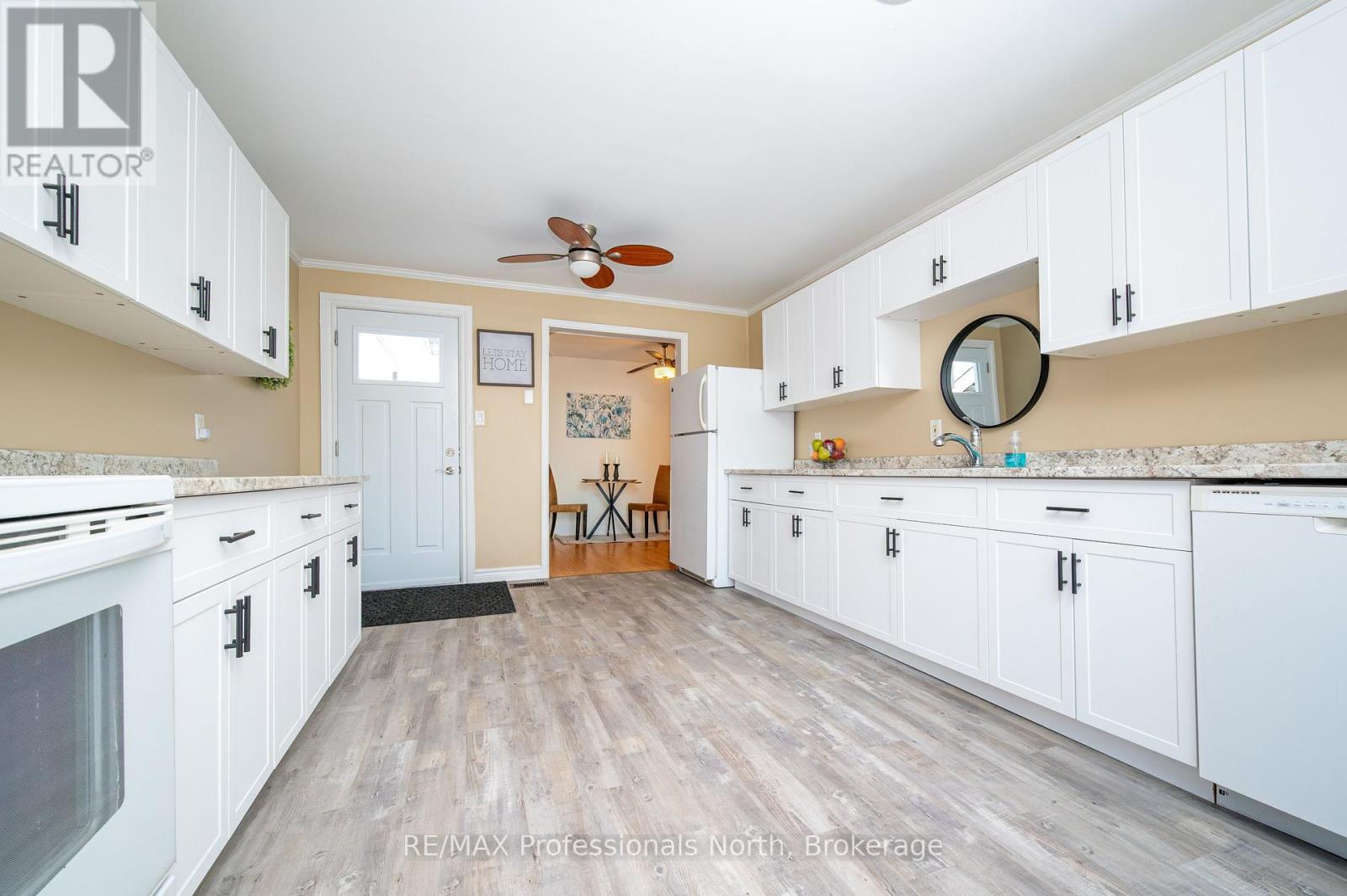 10 Florence Street W, Huntsville, Ontario  P1H 1T2 - Photo 4 - X12836470