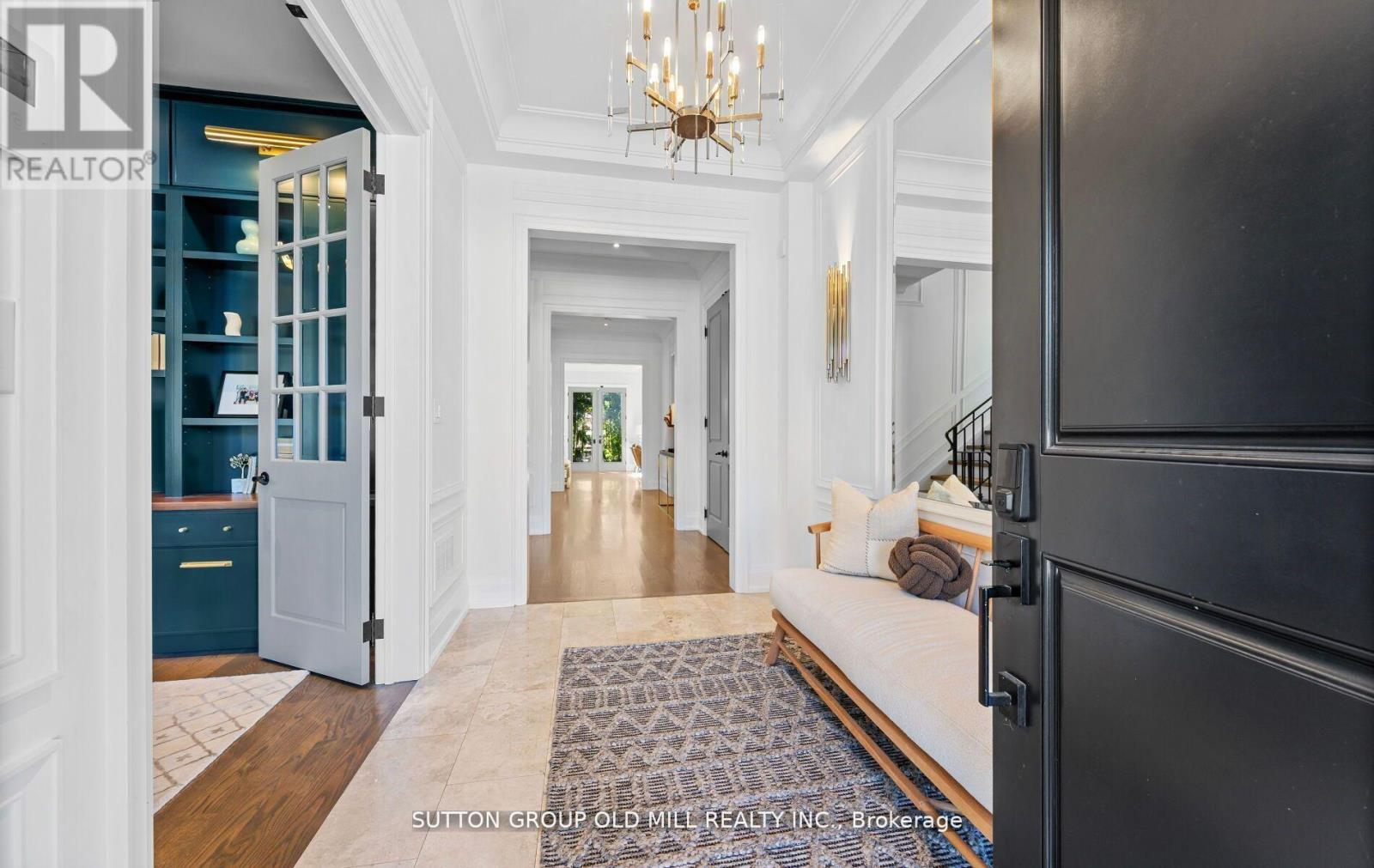 8 Cumberland Drive, Mississauga, Ontario  L5G 3M6 - Photo 4 - W13029484