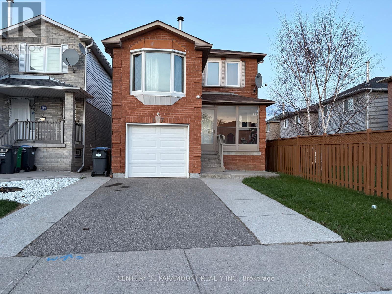 17 Timberlane Drive, Brampton, Ontario  L6Y 3Y6 - Photo 2 - W13029510