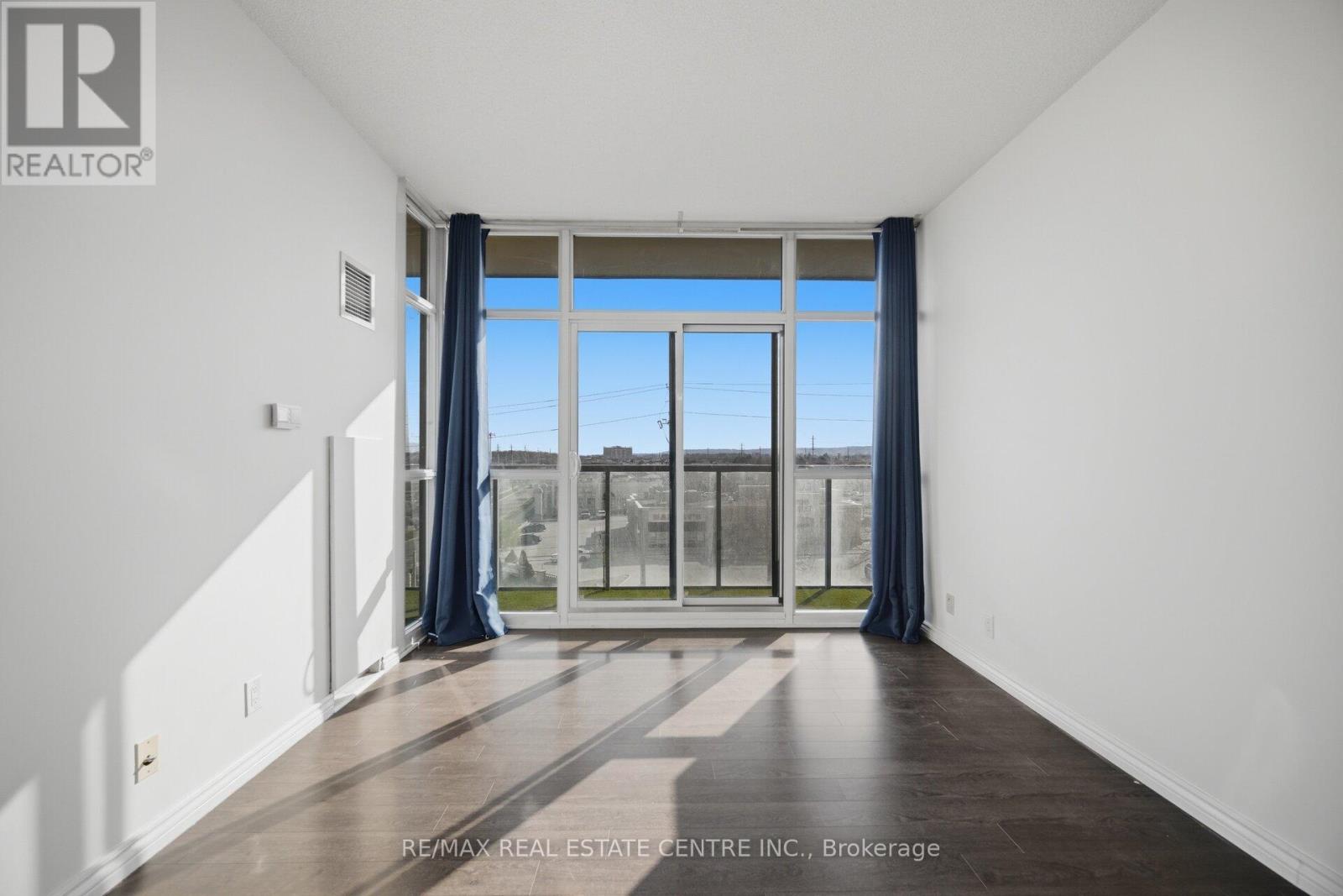 405 - 1940 Ironstone Drive, Burlington, Ontario  L7L 0E4 - Photo 17 - W13029516