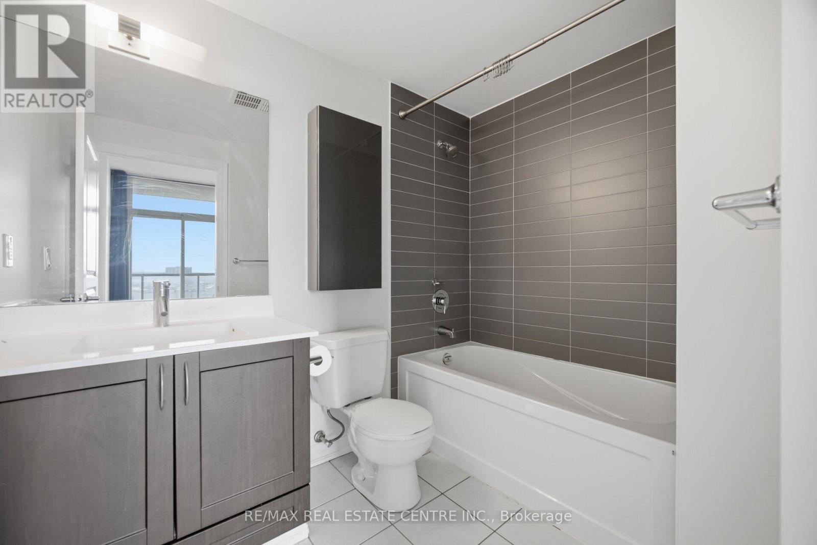 405 - 1940 Ironstone Drive, Burlington, Ontario  L7L 0E4 - Photo 22 - W13029516