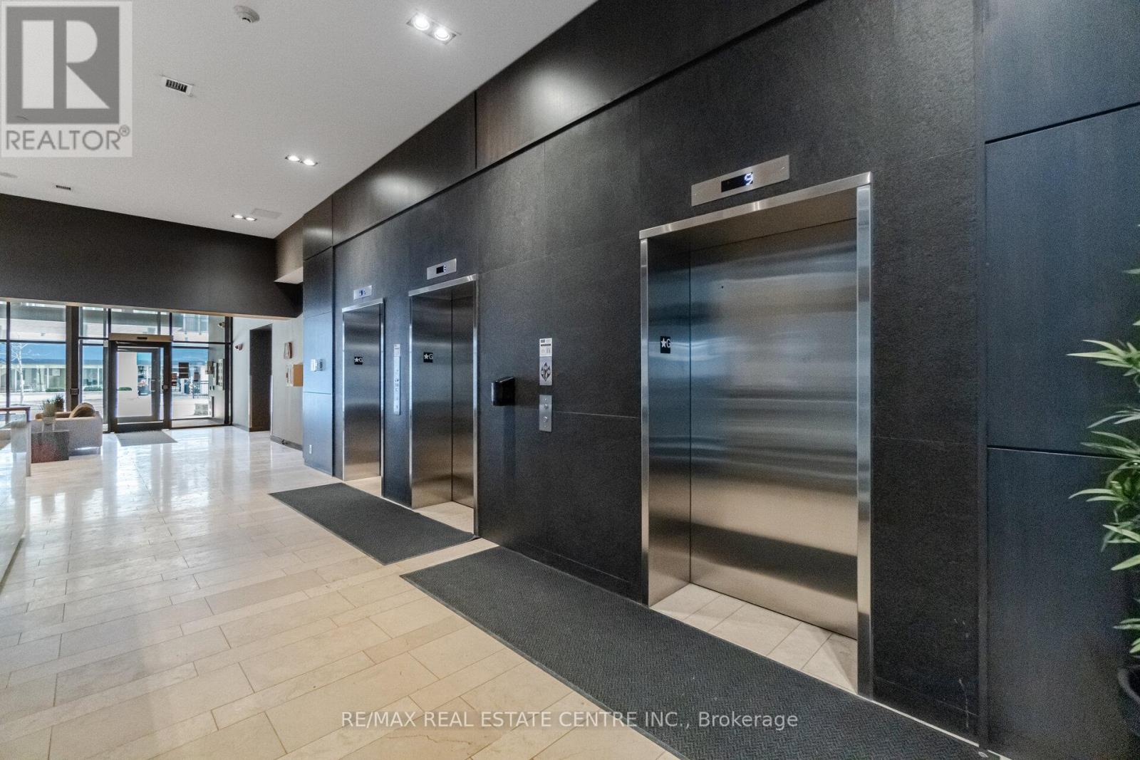 405 - 1940 Ironstone Drive, Burlington, Ontario  L7L 0E4 - Photo 4 - W13029516