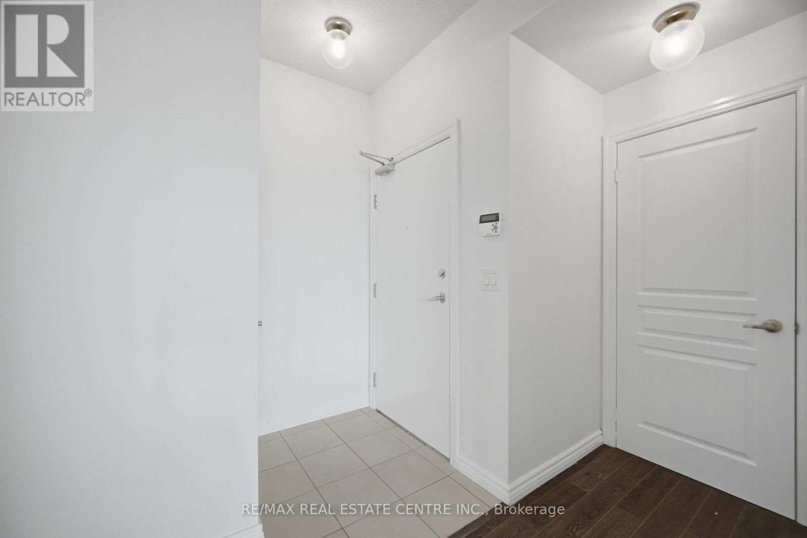 405 - 1940 Ironstone Drive, Burlington, Ontario  L7L 0E4 - Photo 6 - W13029516