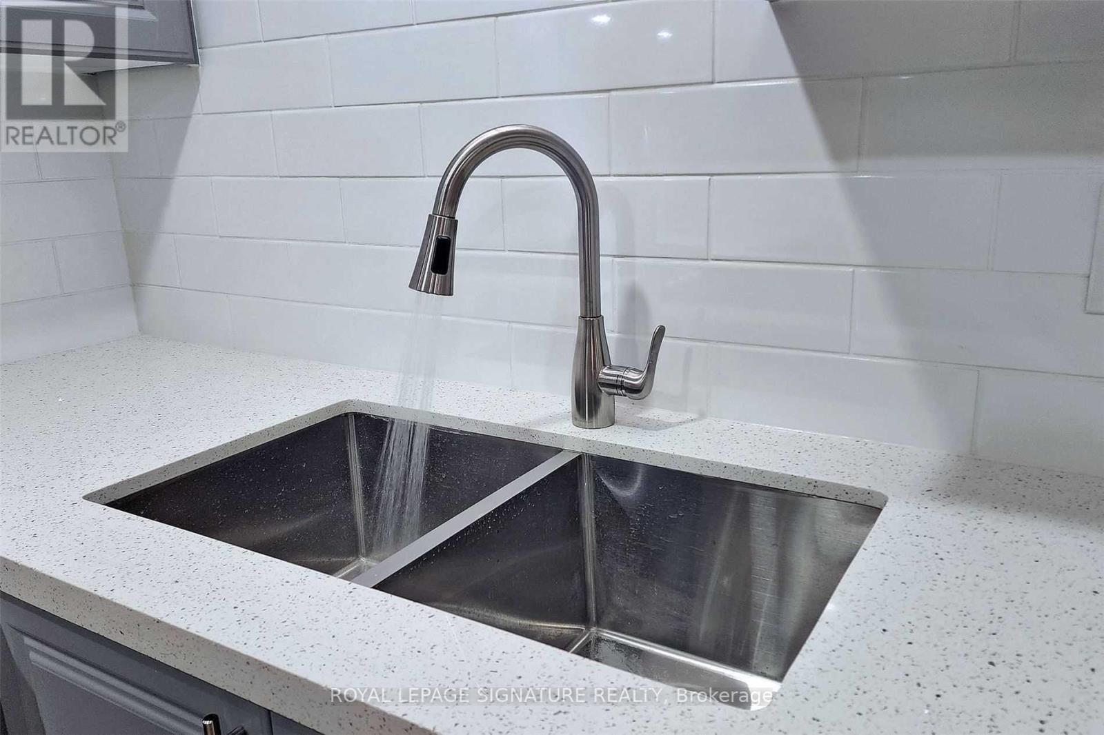 6094 Prairie Circle, Mississauga, Ontario  L5N 5Z5 - Photo 10 - W13029530