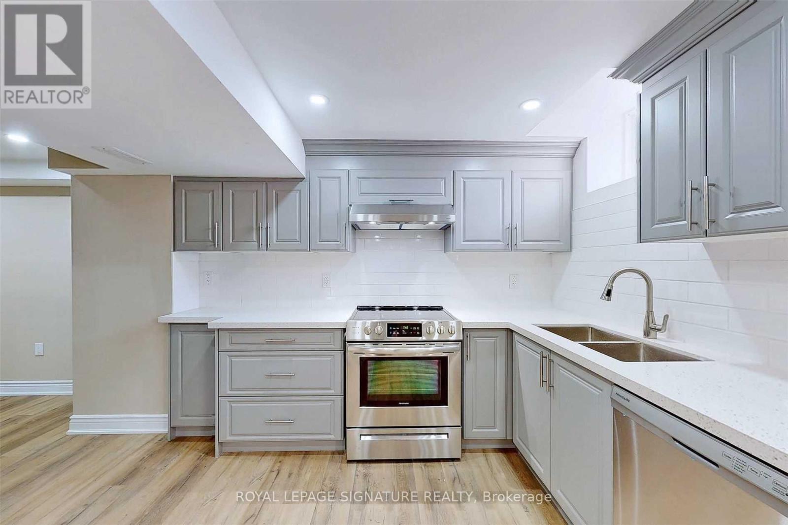 6094 Prairie Circle, Mississauga, Ontario  L5N 5Z5 - Photo 5 - W13029530