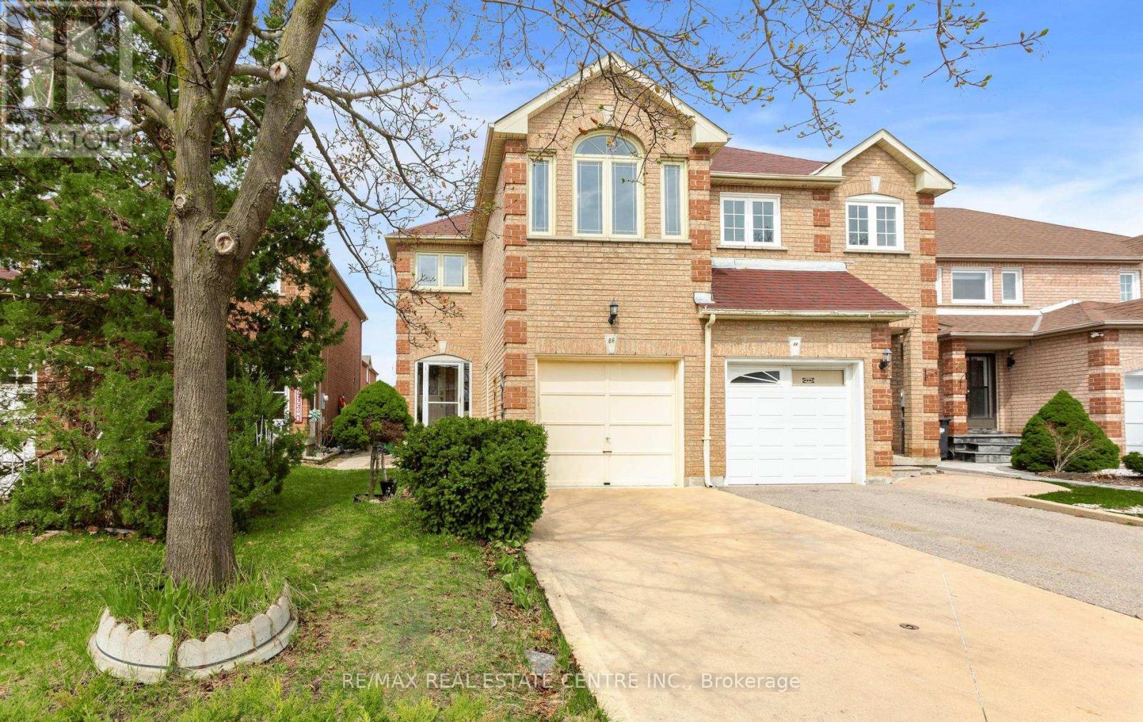 66 Herkes Drive, Brampton, Ontario  L6Y 4Z3 - Photo 2 - W13029534