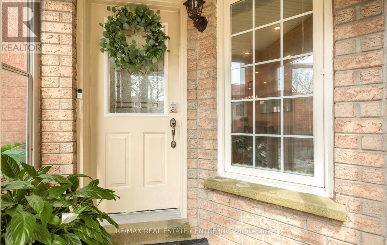 66 Herkes Drive, Brampton, Ontario  L6Y 4Z3 - Photo 5 - W13029534