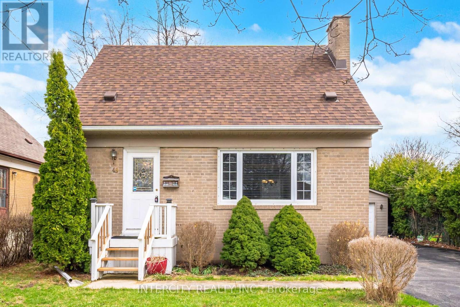 49 MCCAUL STREET, Brampton, Ontario